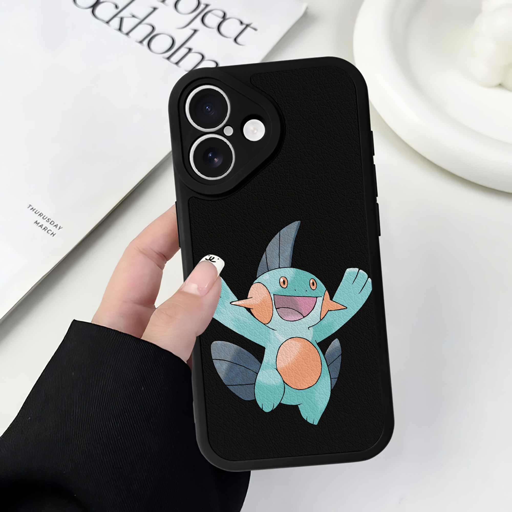 ポケットモンスター Pokémon 【iPhone 16シリーズ対応】シリコンスマホケース（レザー調） 材質：シリコン